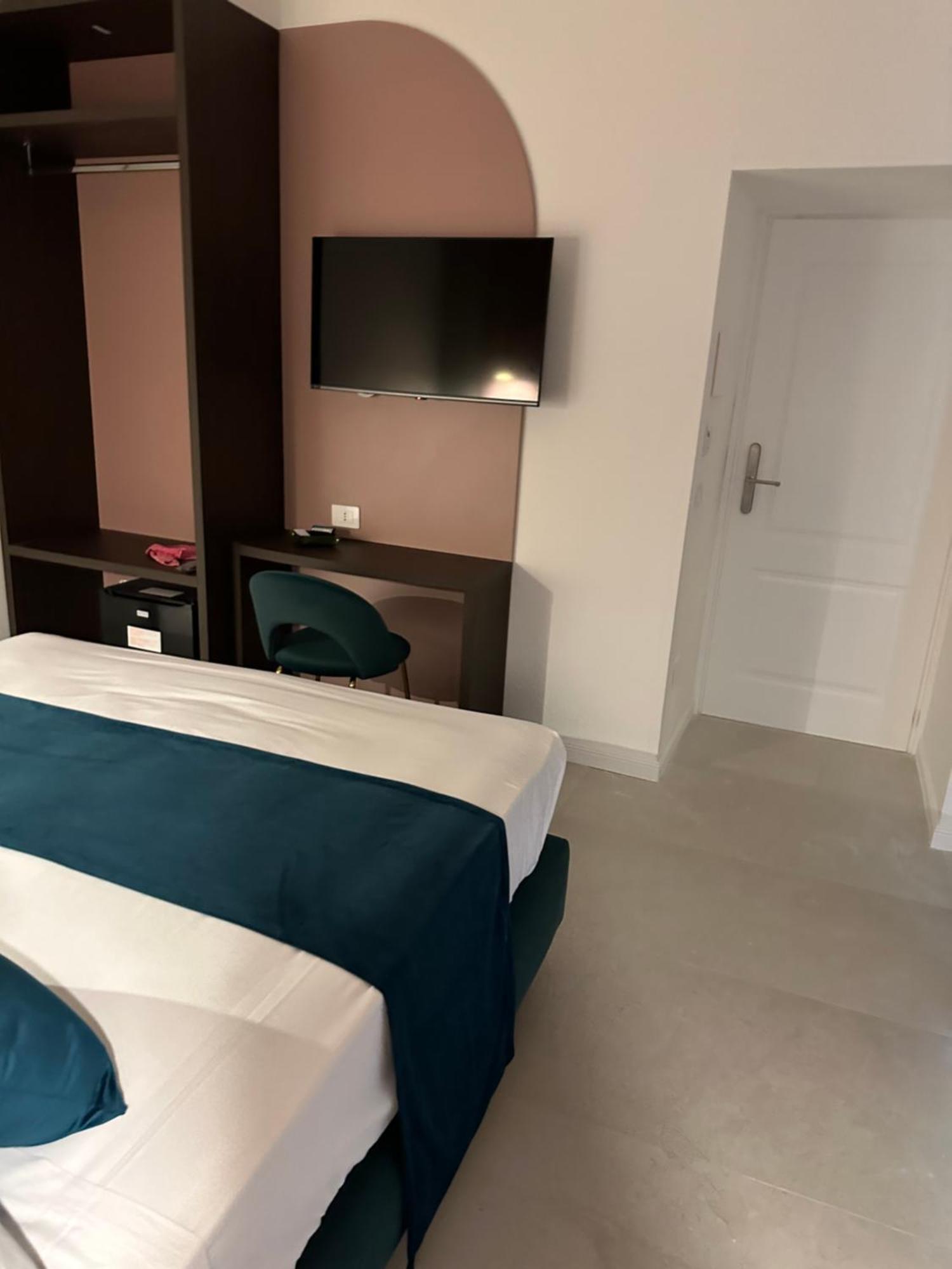Hotiday Room Collection - Napoli Museo Suite Exterior foto