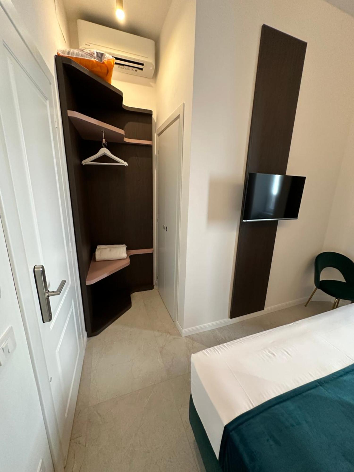 Hotiday Room Collection - Napoli Museo Suite Exterior foto