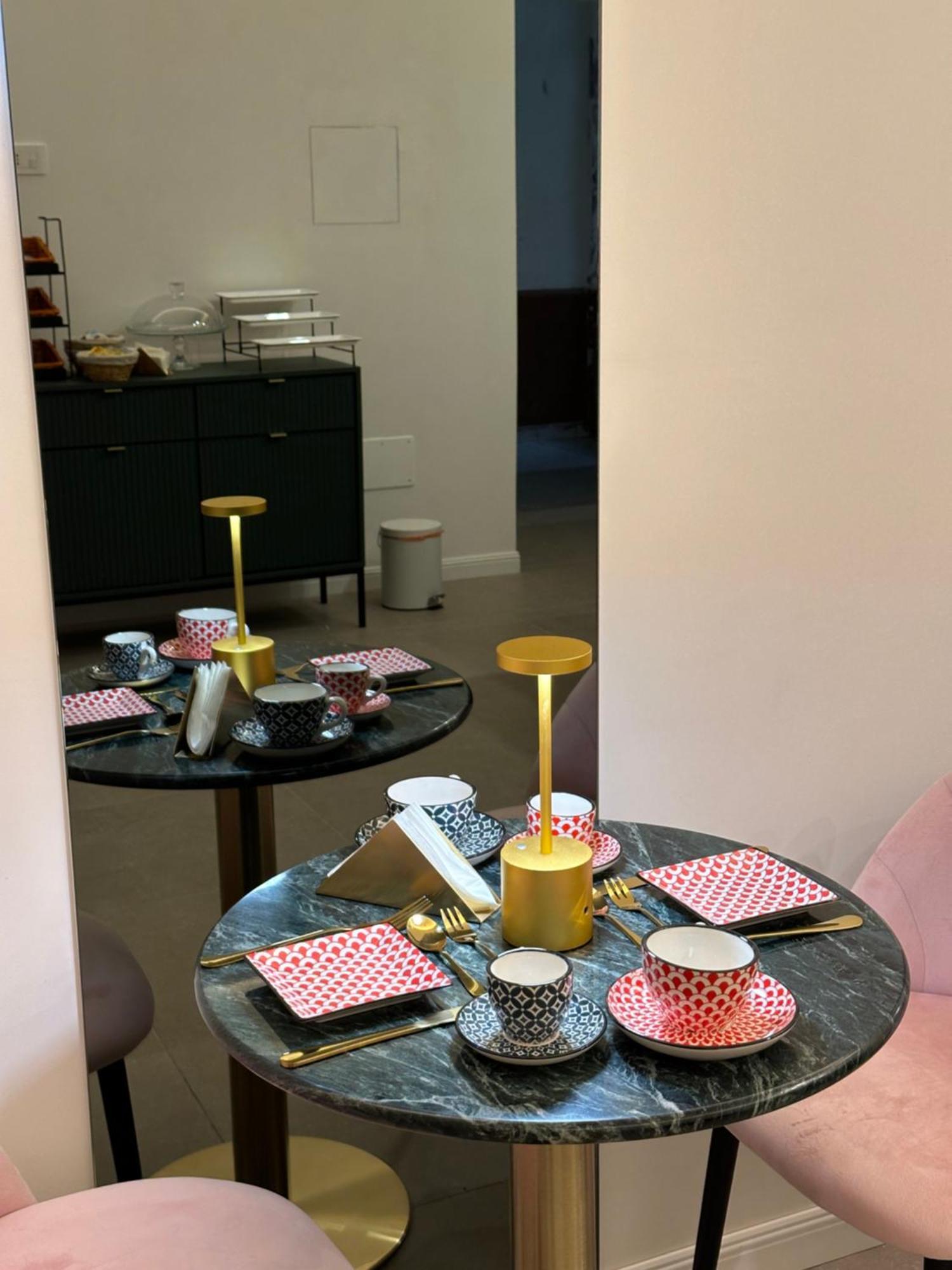 Hotiday Room Collection - Napoli Museo Suite Exterior foto